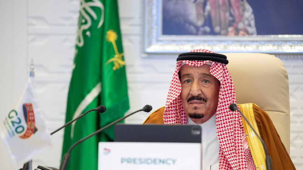 الكاظمي يدعو الملك سلمان إلى حضور قمة دول جوار العراق