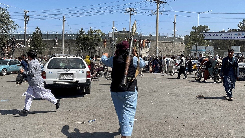 CNN: أنباء عن إصابة جندي أمريكي في مطار كابل