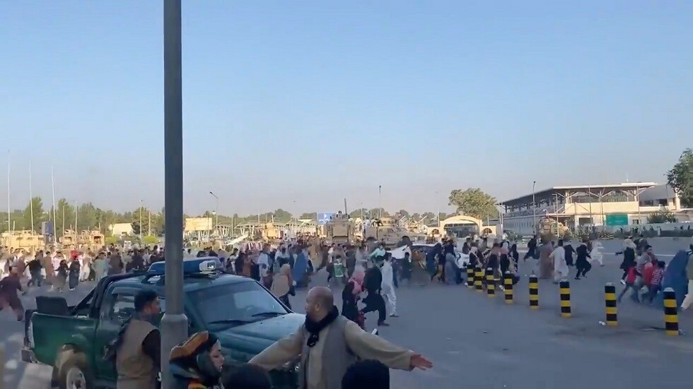تركيا تجلي 324 شخصا من أفغانستان مع احتدام الاضطرابات هناك