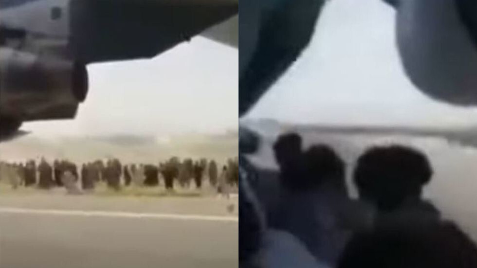لقطات لأحد الأفغان أثناء "رحلته على عجلة" طائرة عسكرية أمريكية