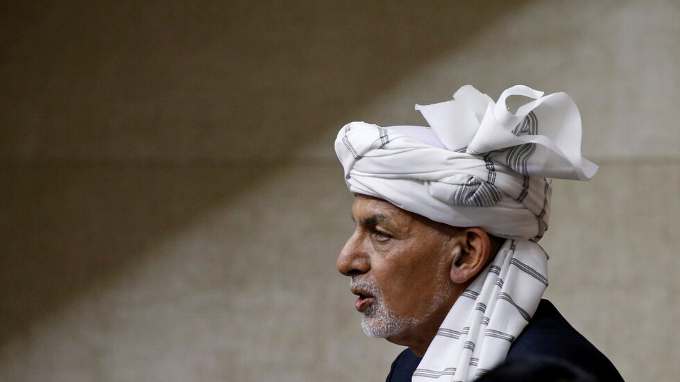 وزير الدفاع في الحكومة الأفغانية المنهارة يدعو "الإنتربول" إلى اعتقال غني