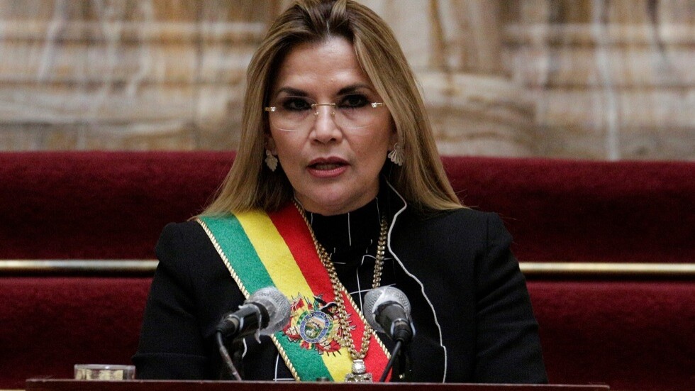 وزير: رئيسة بوليفيا السابقة حاولت إيذاء نفسها في السجن