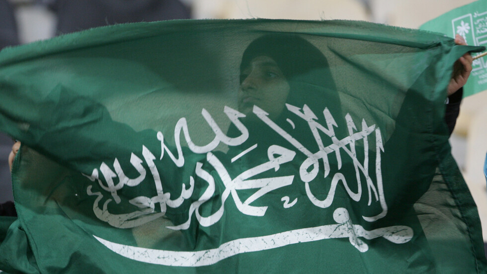 السعودية.. خريطة للعالم مصنوعة من أغطية بلاستيكية تدخل موسوعة "غينيس" (صورة)