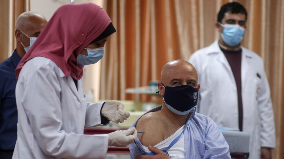 مكافأة مالية لمتلقي اللقاح في غزة وإجازة بدون راتب لغير المطعمين ضد كورونا في رام الله