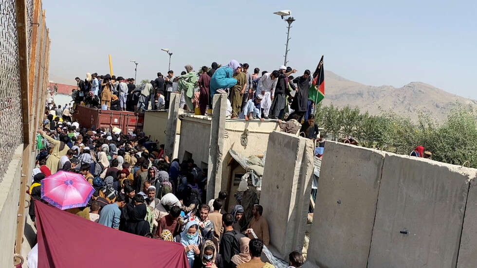 تقرير: شخص على قائمة الممنوعين من دخول بريطانيا وصل إليها من أفغانستان