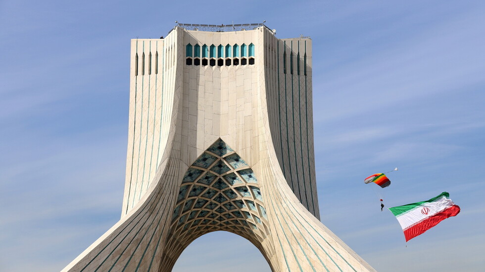 طهران تنفي صحة الأنباء التي تحدثت عن توجه طائرة مختطفة من أفغانستان إلى إيران