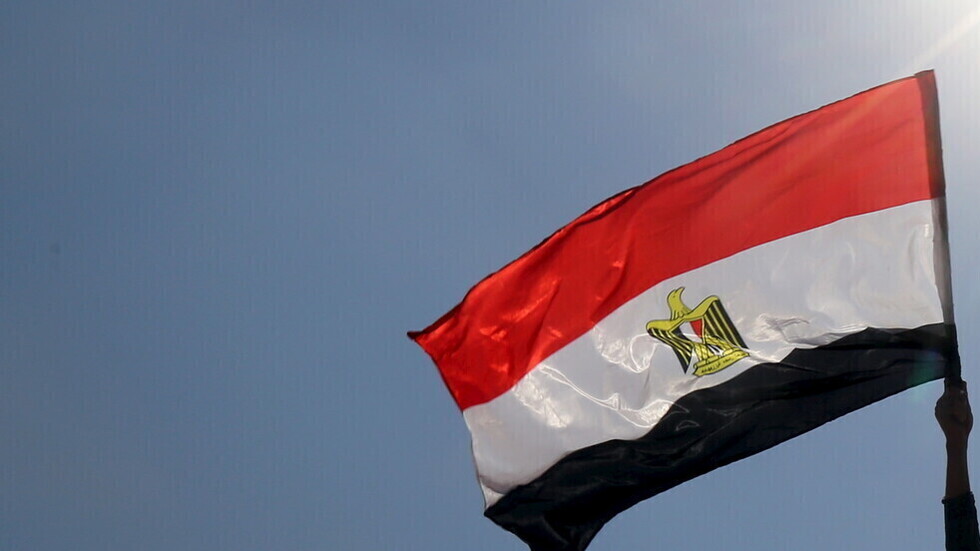 مصر.. أشرف زكي يتحدى قرار محافظة القاهرة ويهدد بلبنان والمغرب .. والمحافظ يتخذ قرارا جديدا