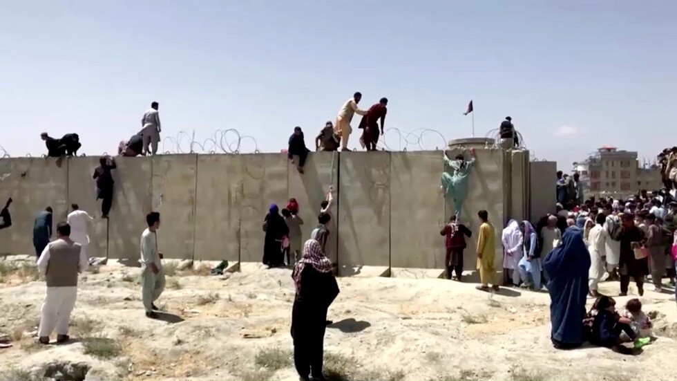 "طالبان": الغرب يأخذ مواردنا البشرية