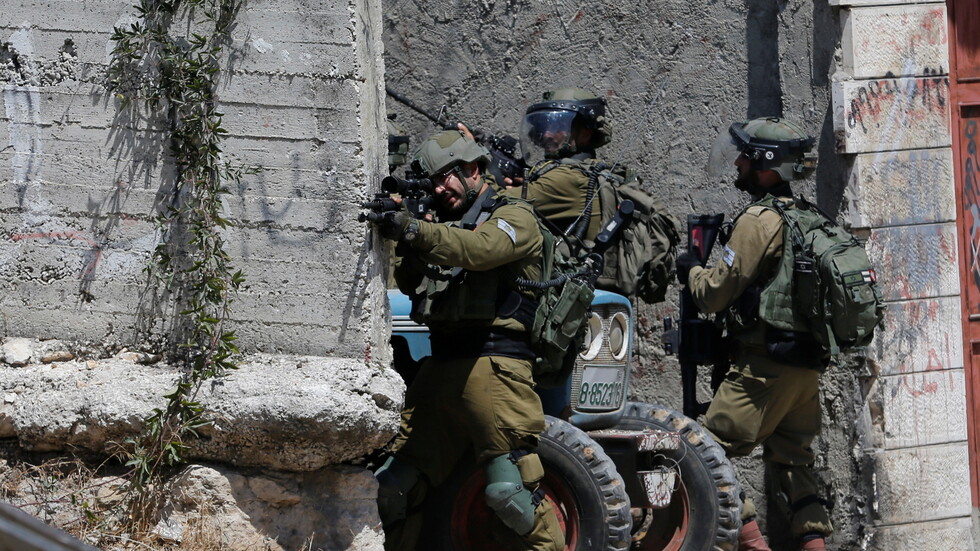 مقتل طفل فلسطيني متأثرا بجراحه جراء إصابته برصاص "قناص إسرائيلي"