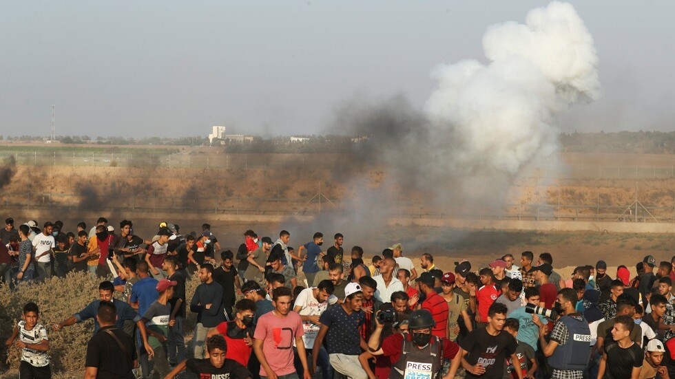 إصابة 4 فلسطينيين إثر تفريق الجيش الإسرائيلي حملة "الإرباك الليلي" شرقي غزة
