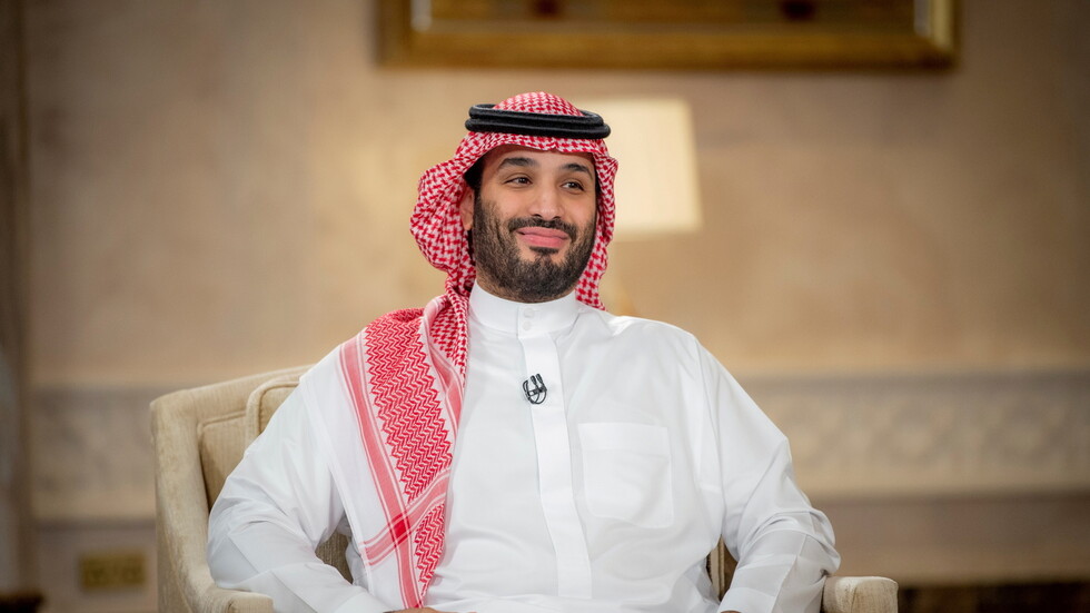 نشطاء سعوديون يحتفلون بعيد ميلاد ولي العهد بصور من طفولته وصباه