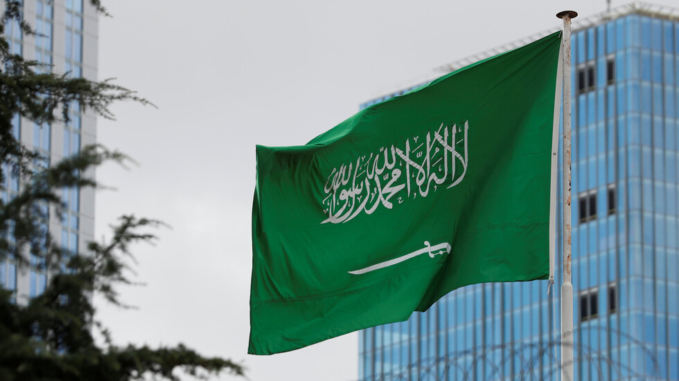 السعودية ترفع عقوبة إهمال وثائق السفر