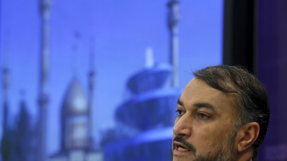 عبد اللهيان يعلن تلقيه دعوة من ماكرون لزيارة باريس