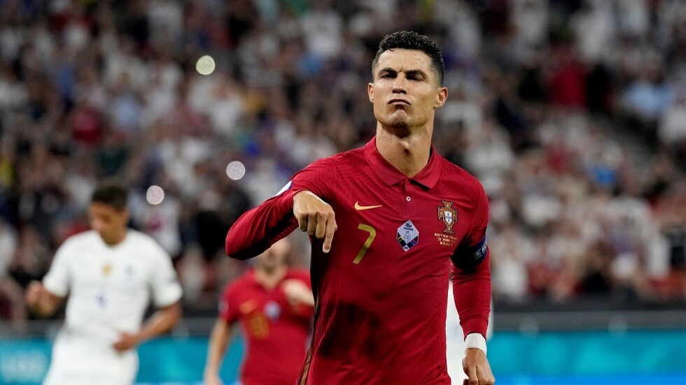 رونالدو يقود البرتغال في مواجهة إيرلندا ولكتابة التاريخ