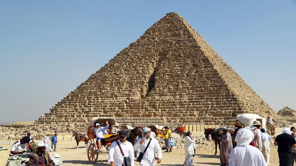 السفارة المصرية لدى موسكو تستحدث خطاً ساخناً للتواصل مع السائحين الروس