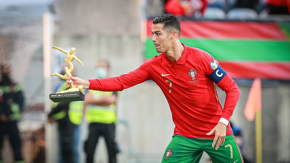 رونالدو يتسلم جائزة هداف "يورو 2020" قبل كسر الرقم العالمي