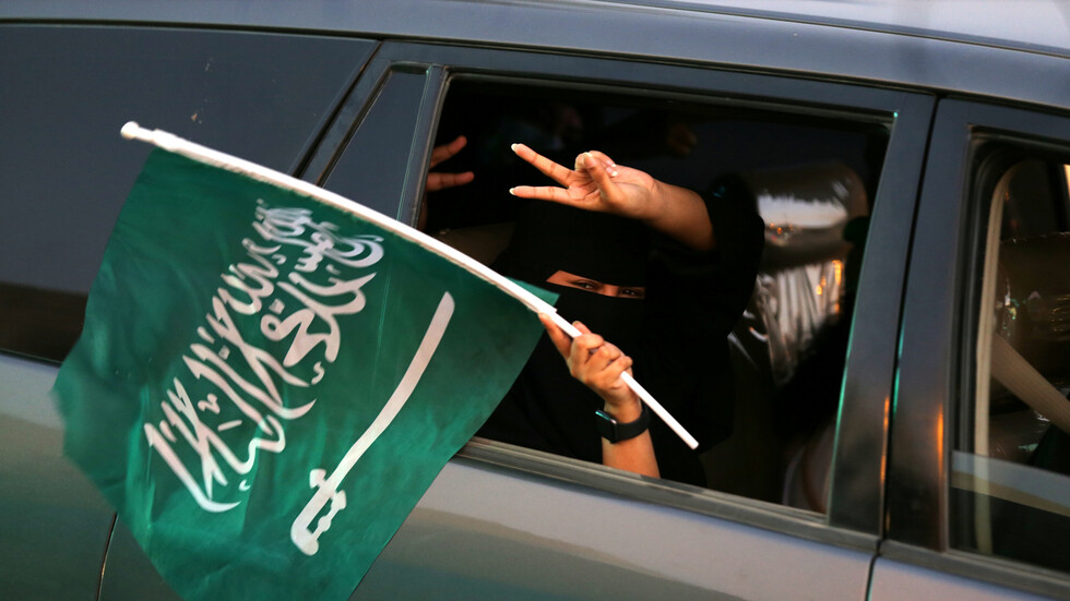 بالفيديو.. نساء السعودية في تدريبات حربية للقوات المسلحة