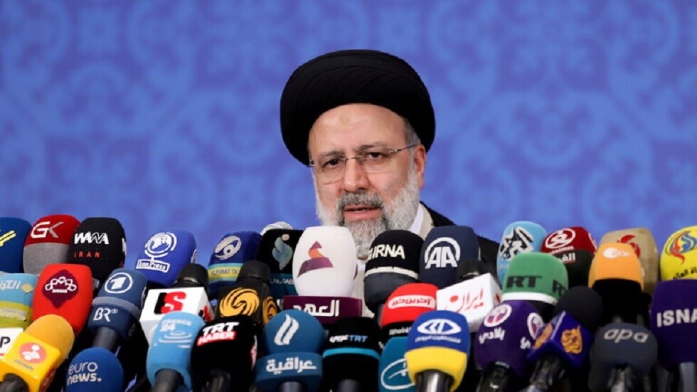 رئيسي: يجب تطعيم المهاجرين في إيران للحد من انتشار كورونا
