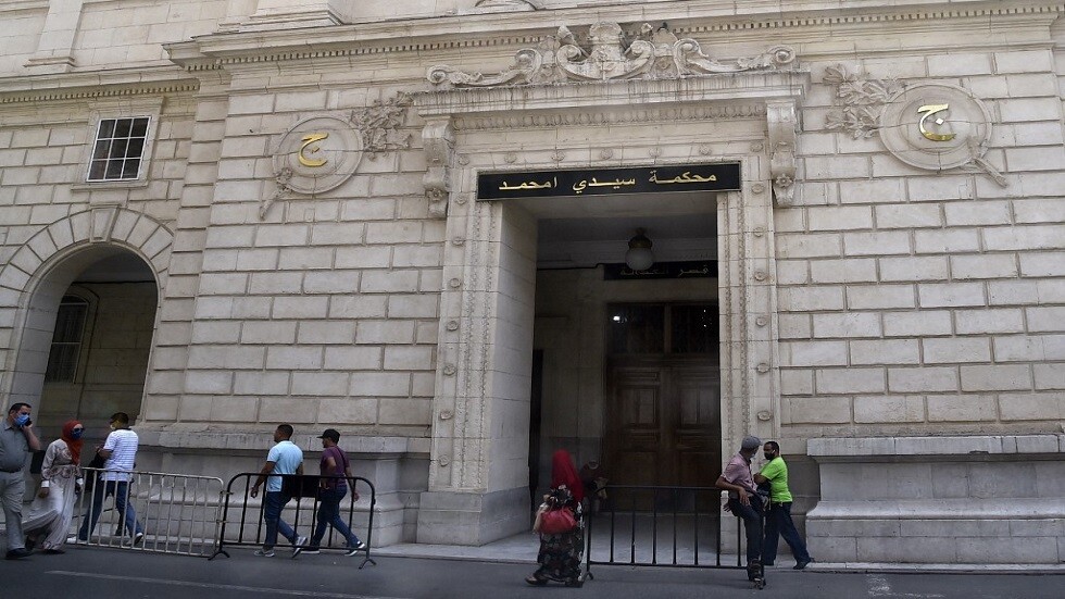 محكمة جزائرية تؤجل النظر في قضية المدير السابق لمقر إقامة كبار المسؤولين