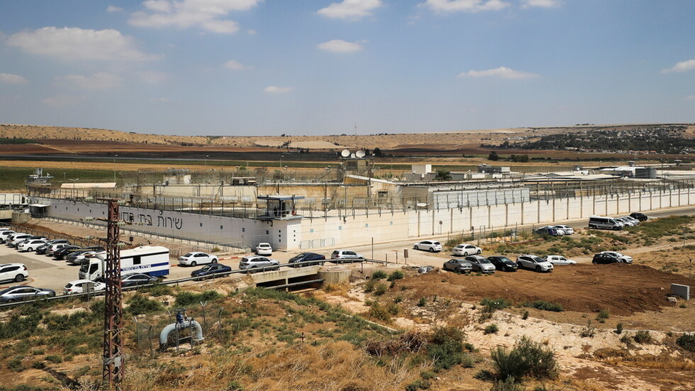 السلطات الإسرائيلية تصدر أمرا لمدة شهر متعلق بملف فرار الأسرى الفلسطينيين من سجن "جلبوع"