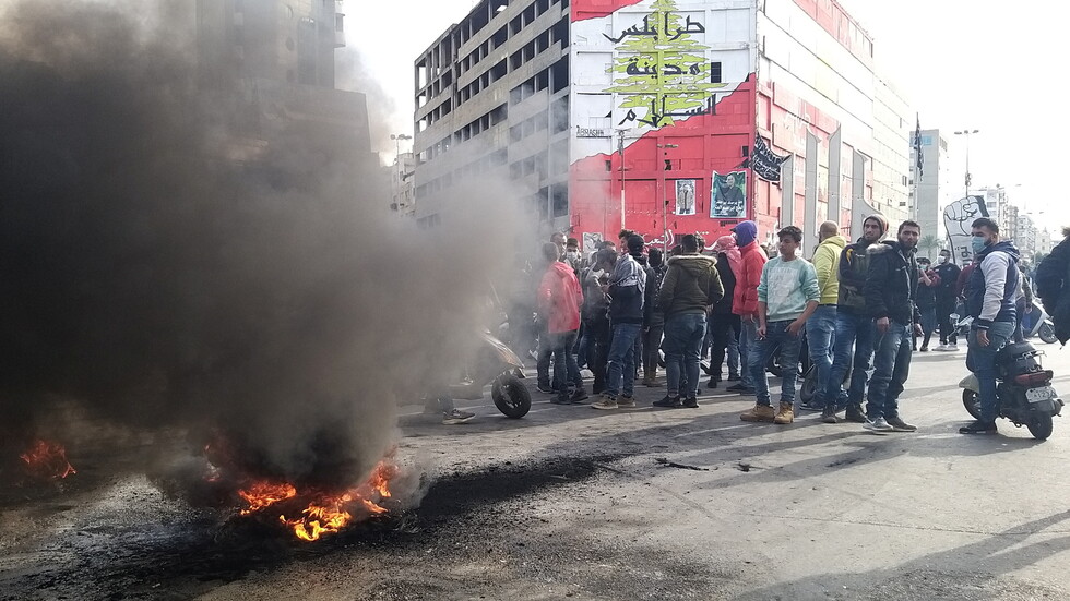 الحكومة اللبنانية تطلق البطاقة التمويلية لمساندة العائلات الأكثر فقرا