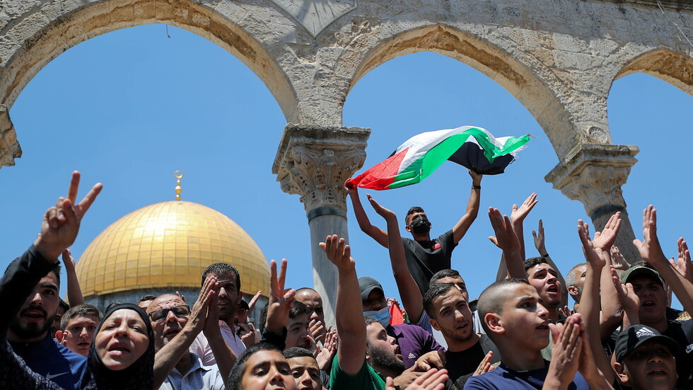 مواجهات بين فلسطينيين والجيش الإسرائيلي عقب اقتحام المسجد الأقصى (فيديو)