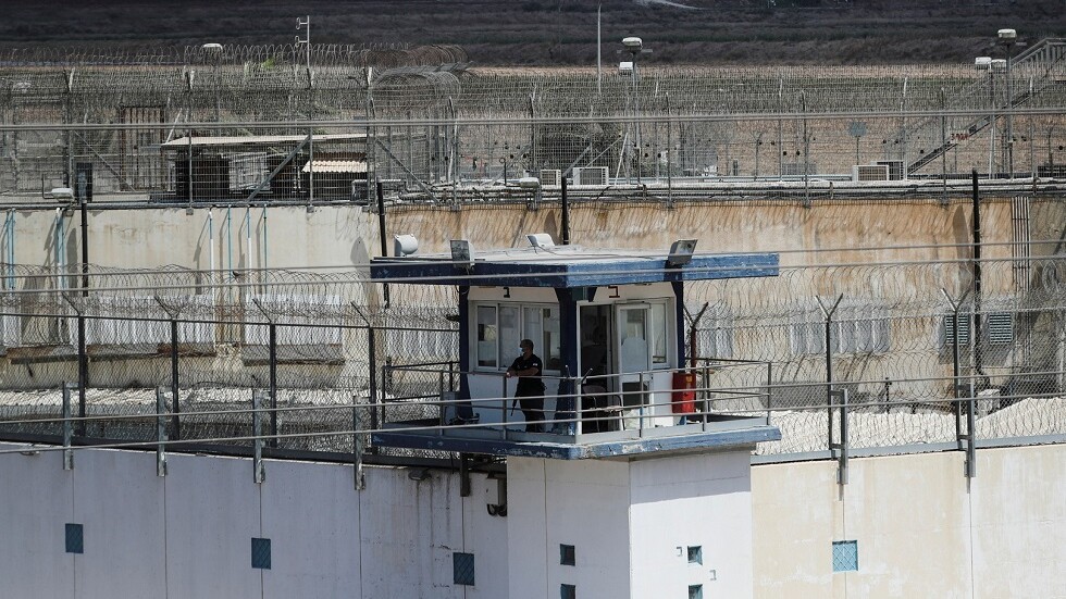 الإعلام الإسرائيلي يكشف عن هوية الأسيرين الفلسطينيين اللذين اعتقلا بعد عملية هروب هزت إسرائيل (صورة)