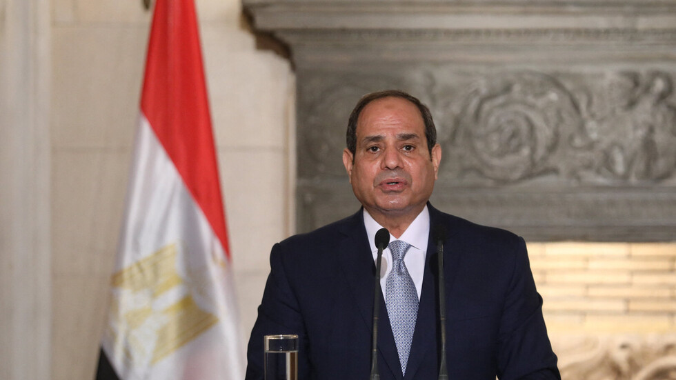 السيسي يشهد إطلاق تقرير الأمم المتحدة للتنمية البشرية بمصر ويلتقط صورة جماعية