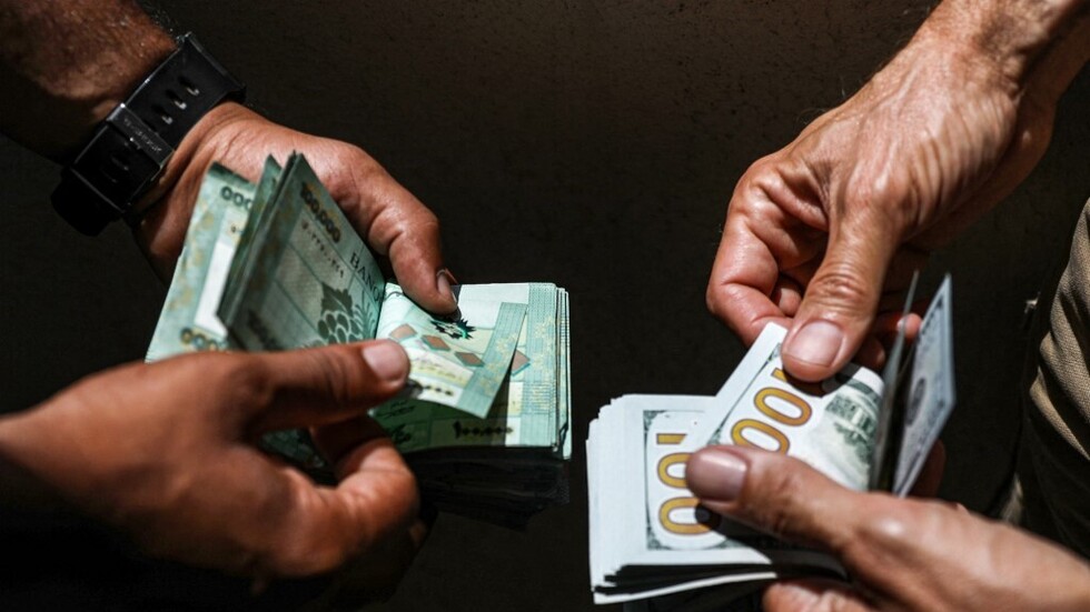 لبنان.. سعر صرف الدولار إلى ما دون الـ15 ألف ليرة