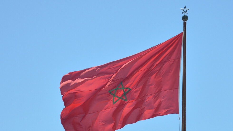 الشرطة المغربية توقف شابا تحرش بفتاة في الطريق العام (فيديو)