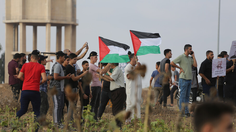 فلسطينيون داخل الخط الأخضر يتظاهرون أمام سجن "جلبوع" وفي قرية "كفر كنا" دعما للأسرى