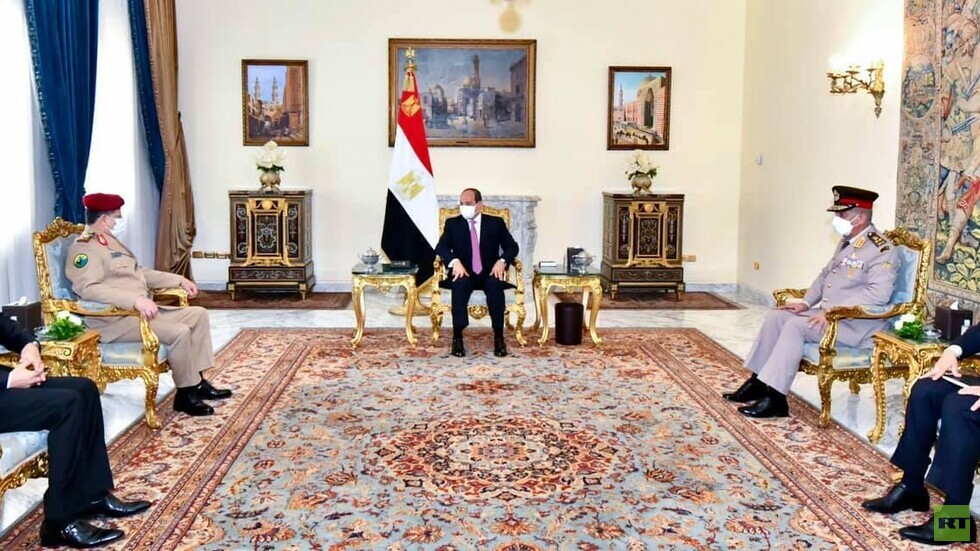 السيسي يناقش مع وزير الدفاع اليمني تطورات الأوضاع في اليمن