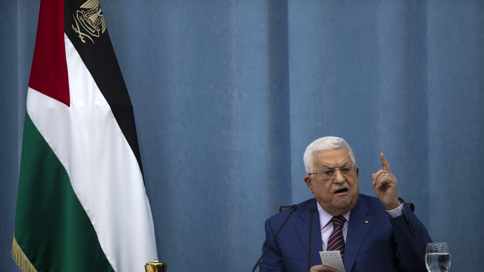 استطلاع: 80% من الفلسطينيين يرغبون في تنحي عباس