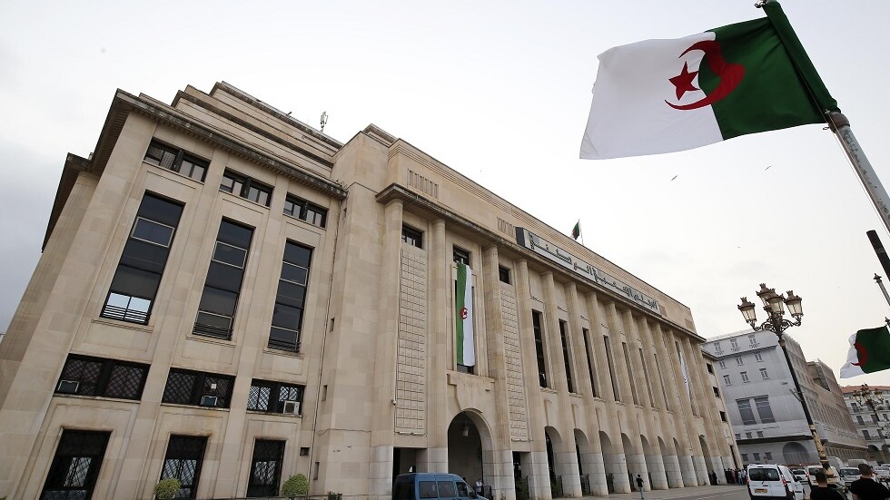 البرلمان الجزائري يمنح الثقة للحكومة الجديدة