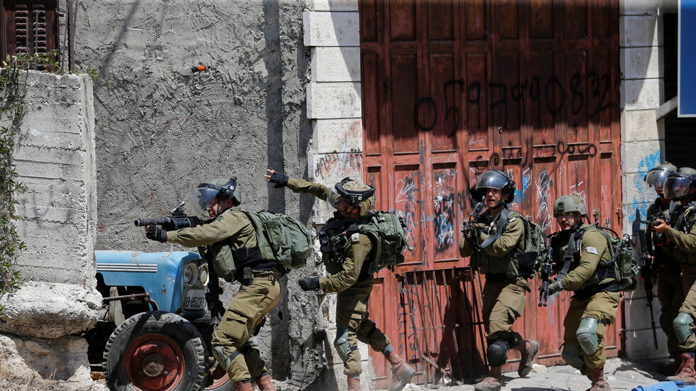 وسائل إعلام: الجيش الإسرائيلي يختطف شابين فلسطينيين في جنين