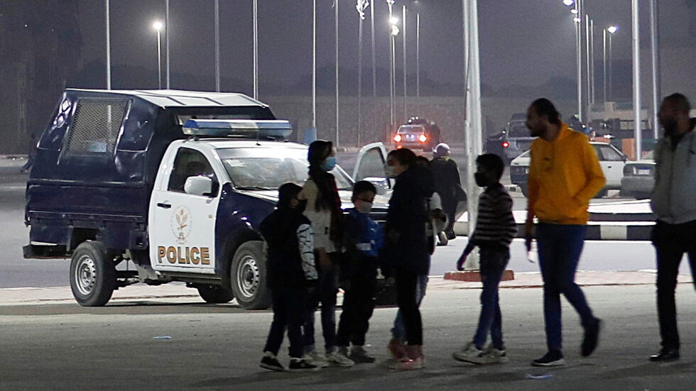 مصر.. تداول مقطع فيديو "مخيف" لصدم شخصين بسيارة في الشرقية والداخلية تكشف الملابسات (فيديو)