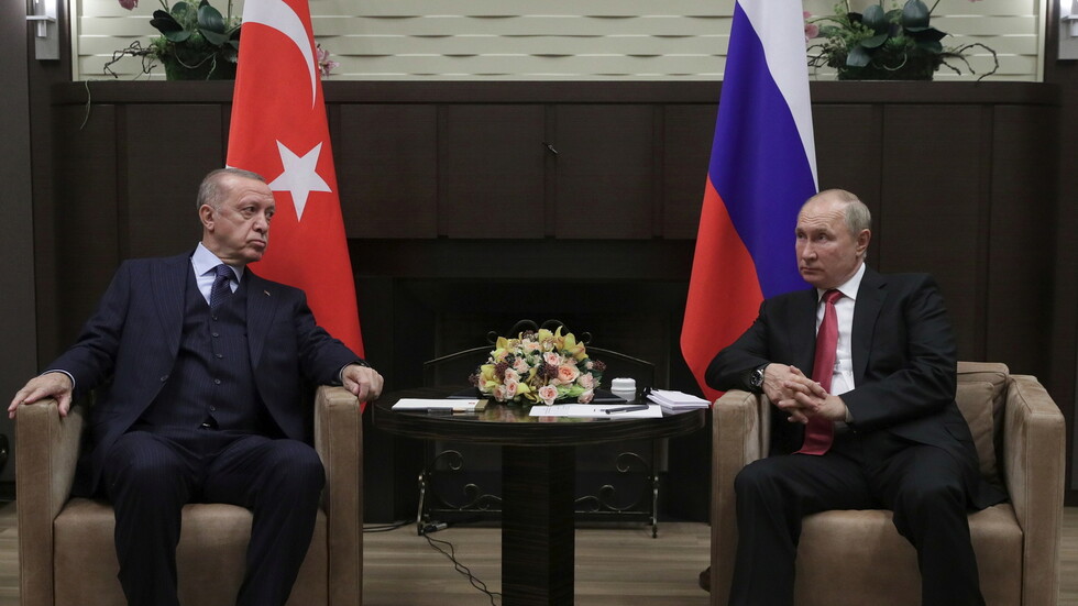 أثناء وداع أردوغان.. بوتين يكشف عن "اختبار خضع له" وينصحه بتلقي لقاح "سبوتنيك V"