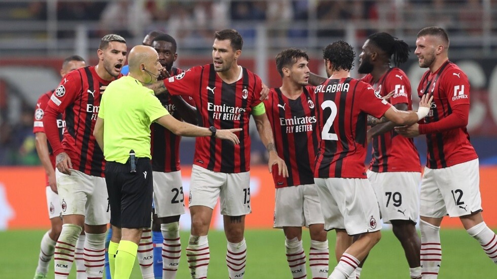 إيقاف الحكم التركي شاكير ومساعديه من غرفة الـ"VAR" بسبب أخطاء قاتلة في مباراة ميلان وأتلتيكو مدريد