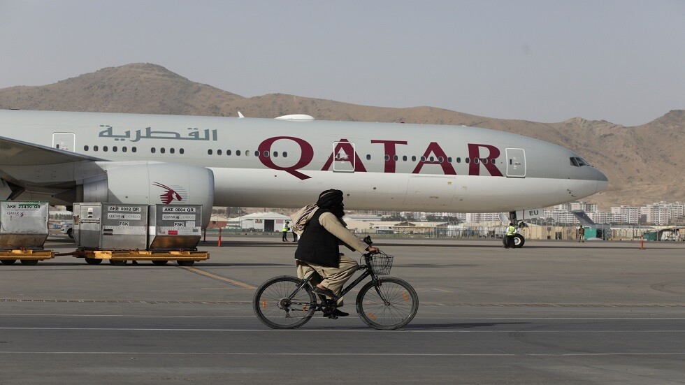 مسؤول: طائرة قطرية تغادر كابل وعلى متنها أكثر من 230 راكبا
