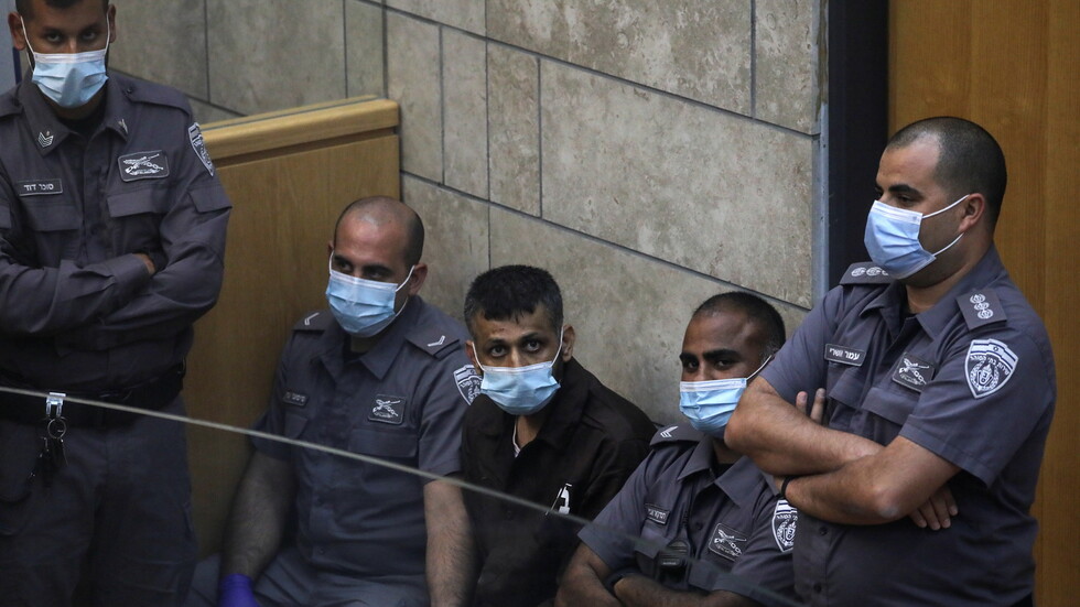 بالفيديو.. مشاهد تعرض للمرة الأولى لبعض الأسرى الفلسطينيين الذين فروا من سجن جلبوع الإسرائيلي