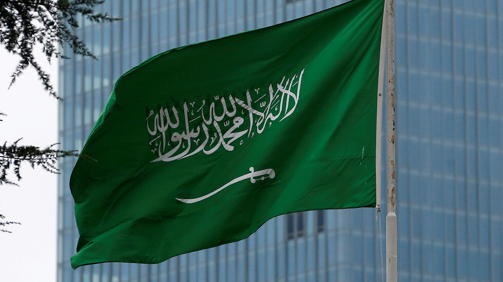 السعودية.. القبض على لبناني وأردني قاما بالسطو على مؤسسة تجارية في مكة المكرمة