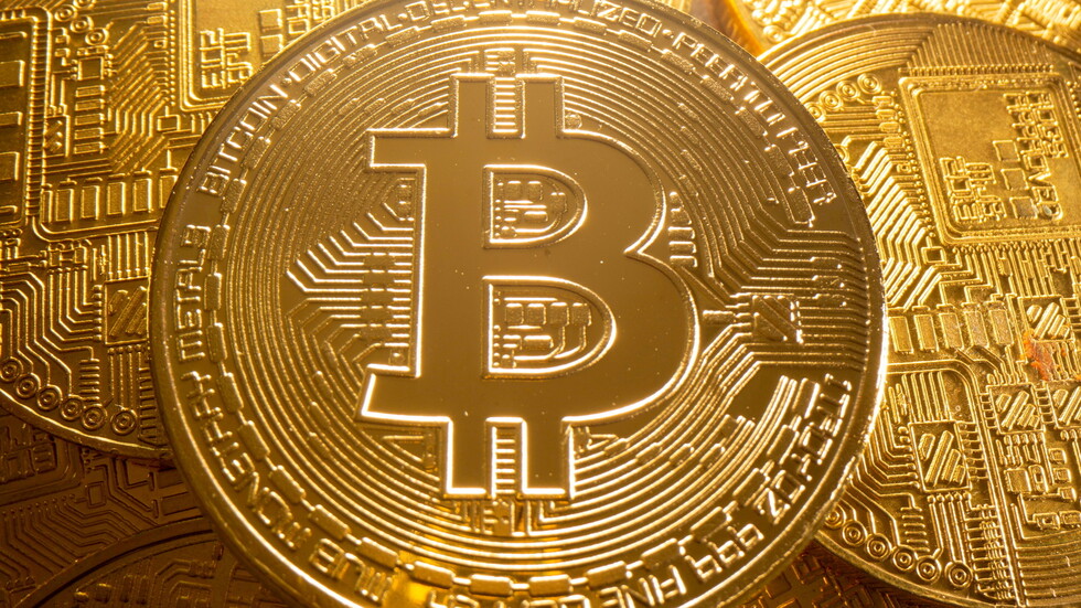 سعر "بيتكوين" يتجاوز 55 ألف دولار