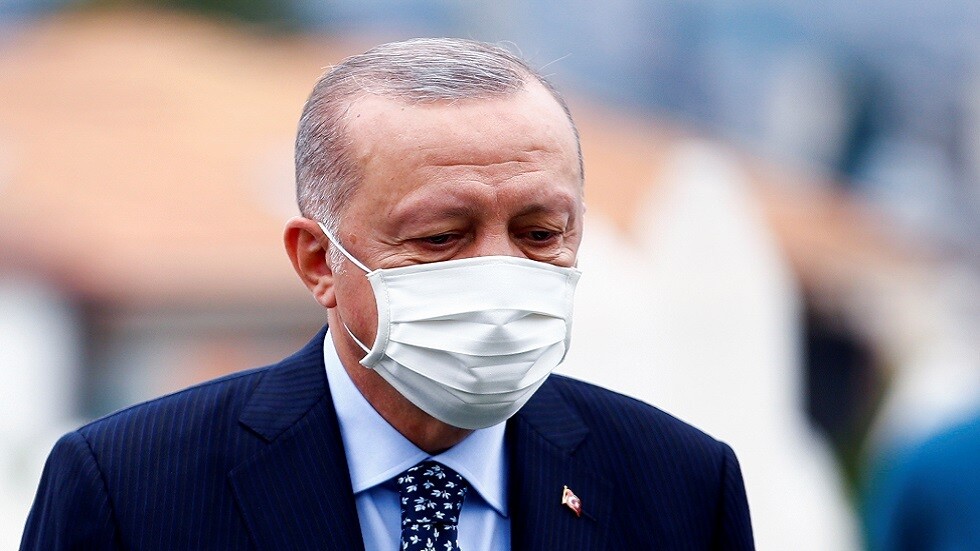 أردوغان ينشر صورة قديمة تجمعه بوالدته في ذكرى وفاتها