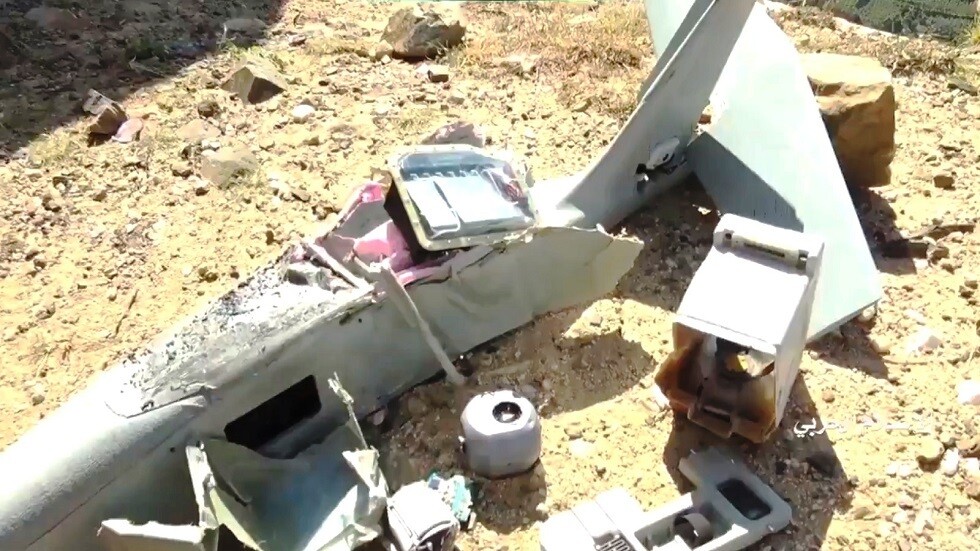 شاهد.. الحوثيون ينشرون فيديو لطائرة الاستطلاع السعودية التي أسقطوها في جبهة جيزان