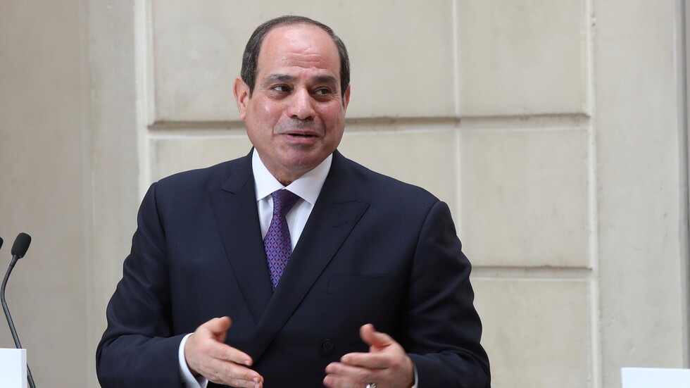 السيسي يمنح 