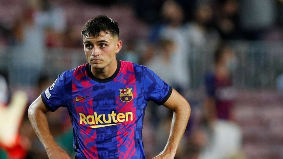 برشلونة يحصن بيدري بشرط جزائي 