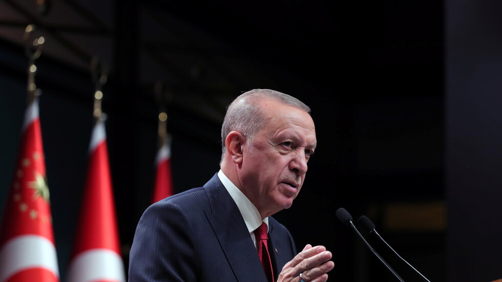 كاتب تركي يؤسس دار نشر في ألمانيا لطباعة الكتب التي حظرها أردوغان في تركيا