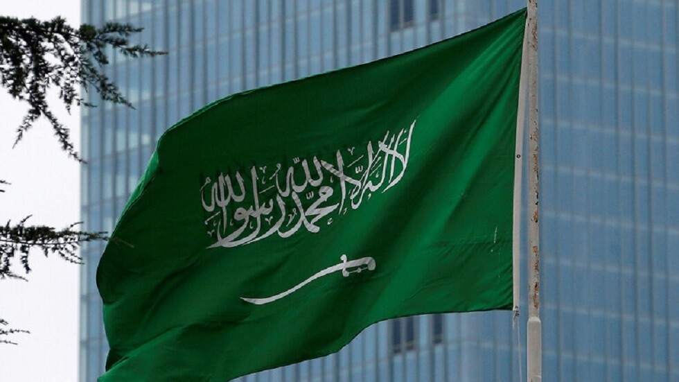 بينهم ضباط.. أحكام بالسجن تطال كبار الموظفين في السعودية بجرم الرشوة والتزوير