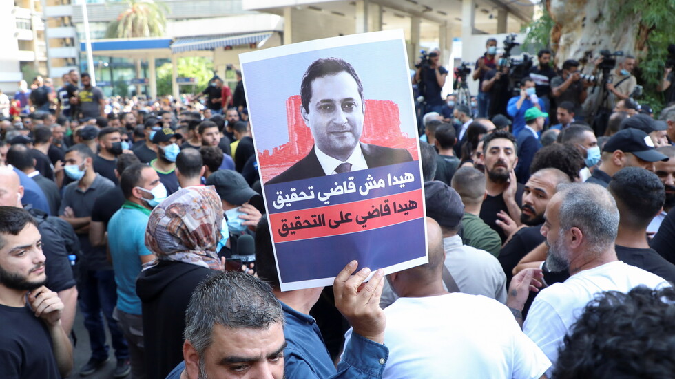 الرئاسة اللبنانية تنفي طلب قاضي تحقيق المرفأ بالتنحي