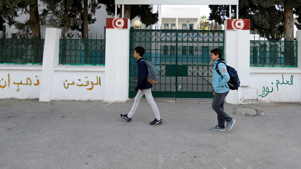 الأكاديمية العالمية للبحوث التربوية تدرج معلما تونسيا في قائمة أفضل 100 معلم في العالم